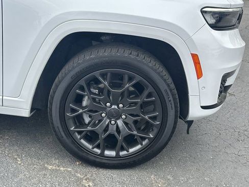 Used 2024 Jeep Grand Cherokee L Summit AWD/4WD image 16