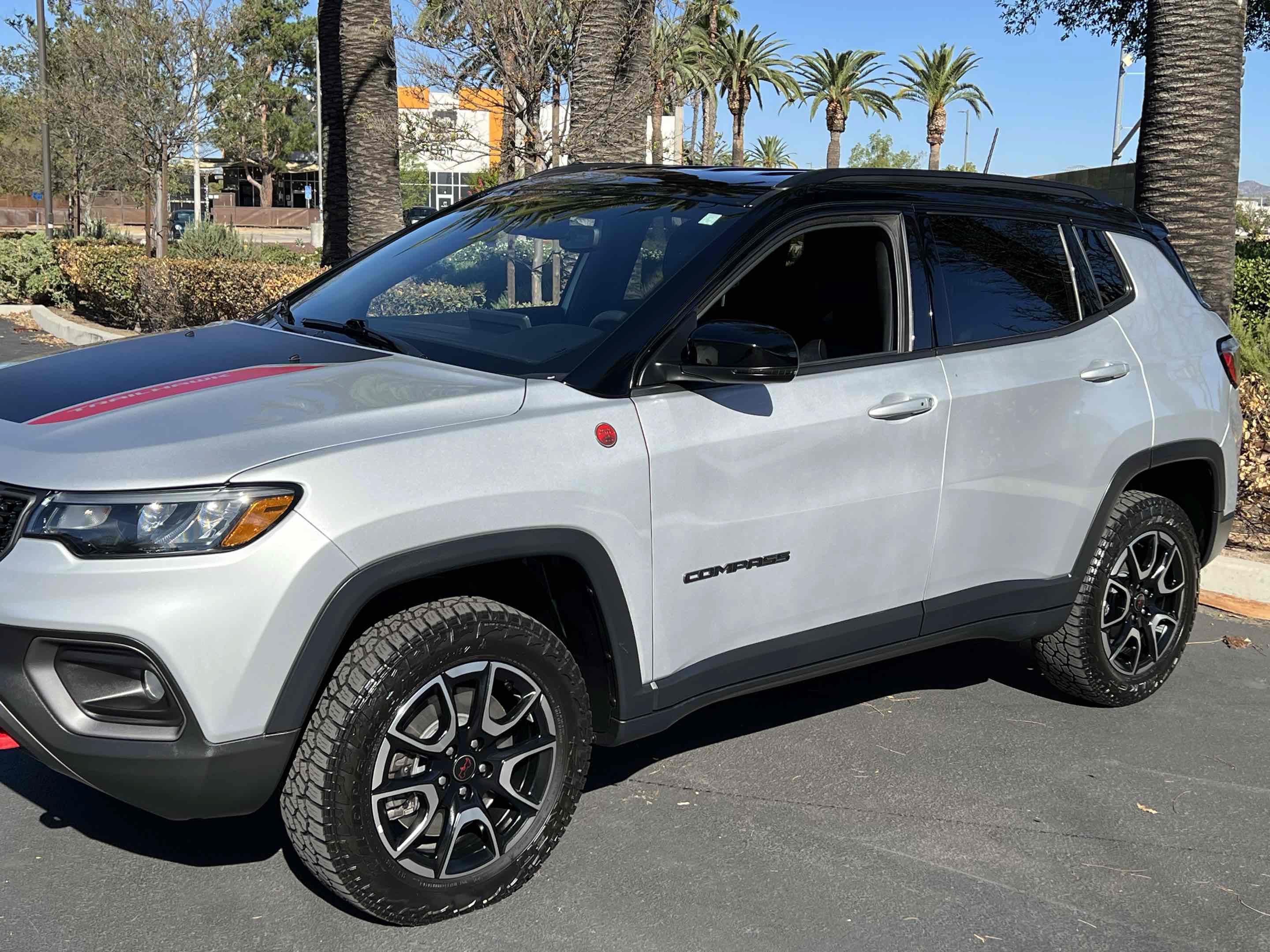 Used 2025 Jeep Compass Trailhawk AWD/4WD image 44
