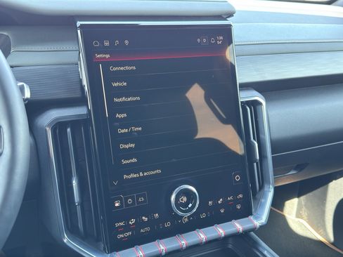 Used 2024 GMC Acadia AT4 w/ Super Cruise Package image 25