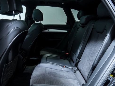 Used 2021 Audi Q5 e Premium Plus w/ Premium Plus Package image 30