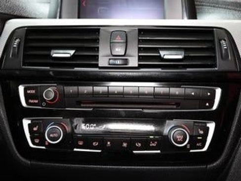 Used 2018 BMW 330i Sedan w/ M Sport Package RWD image 19
