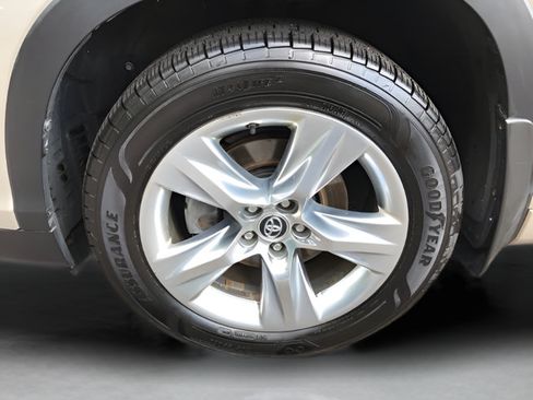 Used 2016 Toyota Highlander Limited Platinum AWD/4WD image 10