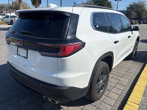 Used 2025 GMC Acadia Elevation image 4