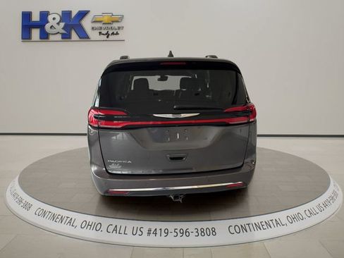 Used 2022 Chrysler Pacifica Touring-L FWD image 5