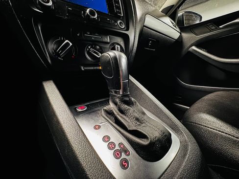 Used 2012 Volkswagen Jetta SEL FWD image 19