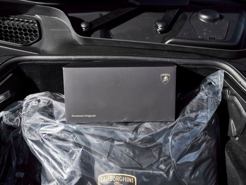 Used 2025 Lamborghini Revuelto image 19