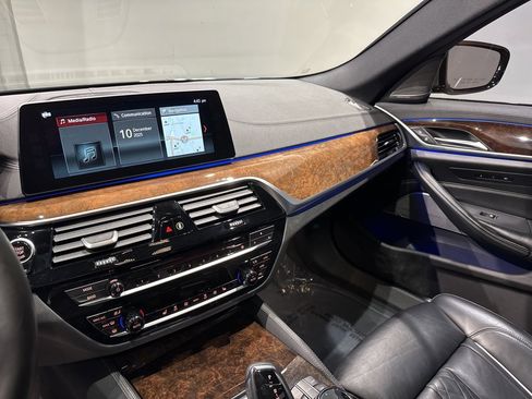 Used 2018 BMW M550i xDrive w/ Driving Assistance Package image 15