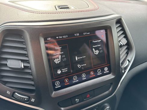 Used 2020 Jeep Cherokee Trailhawk w/ Cold Weather Group AWD/4WD image 5