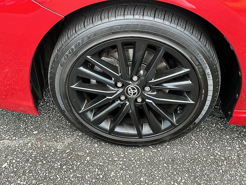 Used 2021 Toyota Camry SE w/ Convenience Package FWD image 9