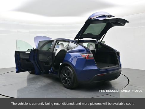 Used 2025 Tesla Model Y Long Range image 40
