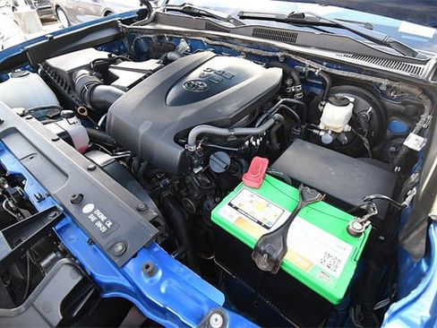 Used 2017 Toyota Tacoma TRD Sport image 29