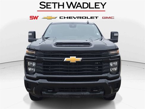 Used 2024 Chevrolet Silverado 2500 Custom w/ Custom Value Package image 2