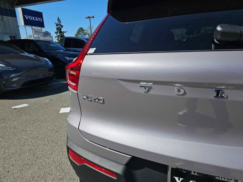 New 2026 Volvo XC40 B5 Core w/ Climate Package AWD/4WD image 13