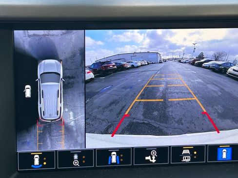 Used 2022 GMC Acadia Denali w/ Denali Ultimate Package image 16