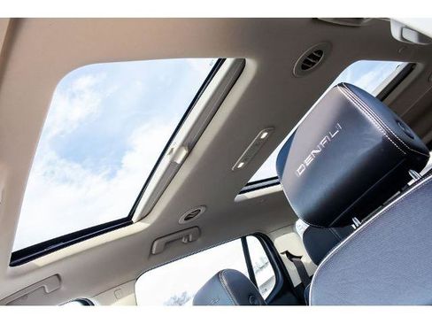 Used 2022 GMC Acadia Denali w/ Denali Ultimate Package image 22