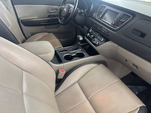 Used 2020 Kia Sedona EX FWD image 28