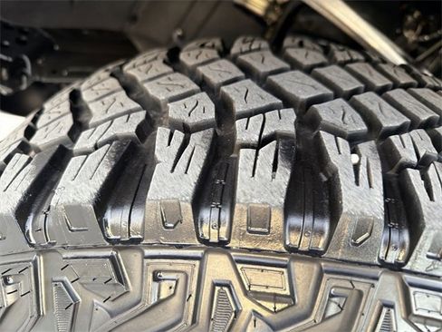 Used 2023 Ford Bronco Wildtrak image 32