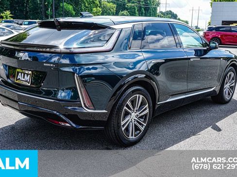 Used 2024 Cadillac Lyriq Luxury AWD/4WD image 6