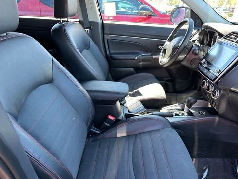 Used 2025 Mitsubishi Outlander Sport SE image 13