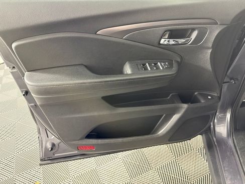 Used 2017 Honda Ridgeline RTL image 11