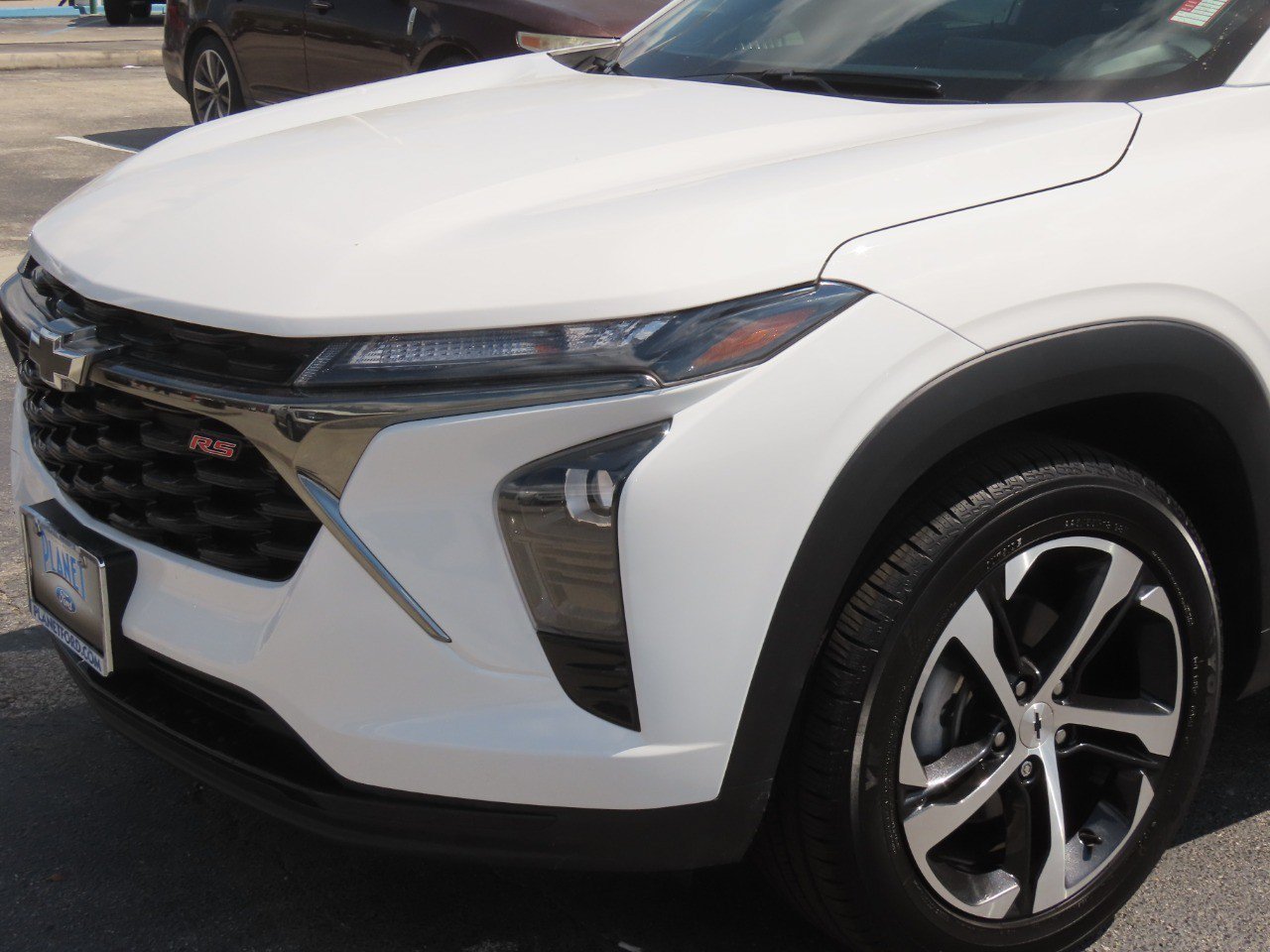 Used 2025 Chevrolet Trax RS w/ Sunroof Package FWD image 3