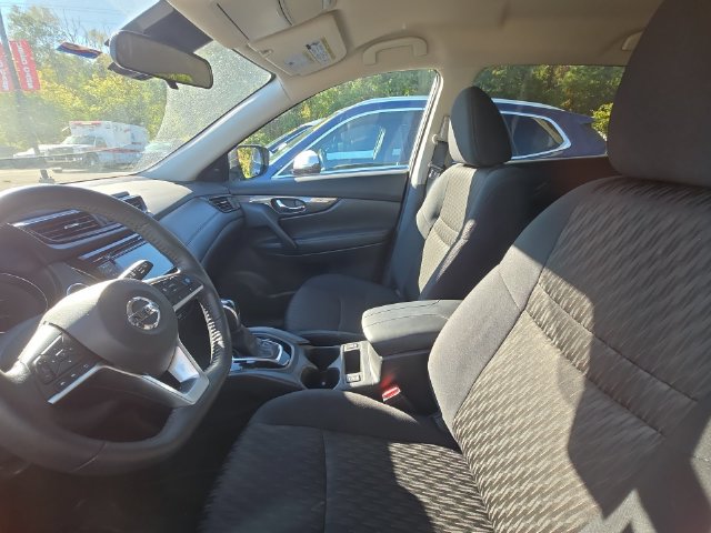 Certified 2020 Nissan Rogue SV w/ Premium Package AWD/4WD image 3