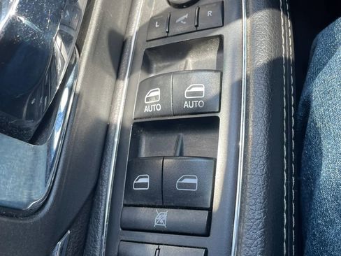 Used 2017 RAM 1500 Laramie w/ Convenience Group image 8