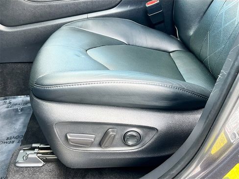 Used 2023 Toyota Highlander Platinum image 18