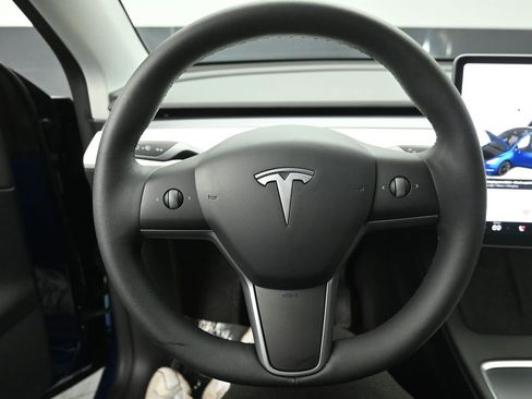 Used 2022 Tesla Model Y Long Range image 16