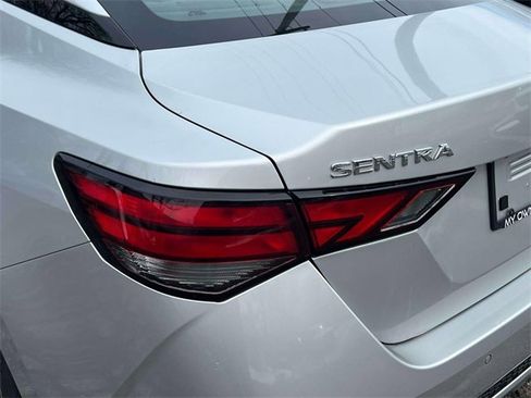 Used 2020 Nissan Sentra SV image 9