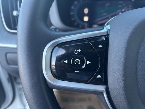 Used 2025 Volvo XC60 B5 Plus image 24