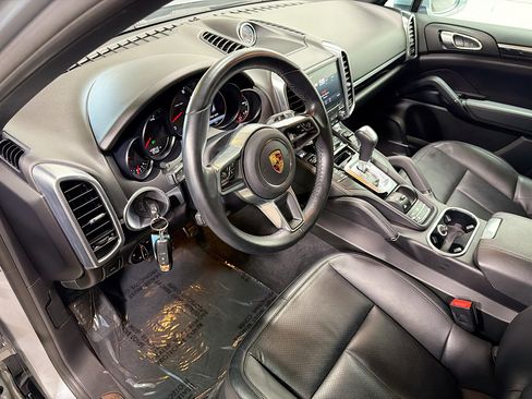 Used 2018 Porsche Cayenne image 4