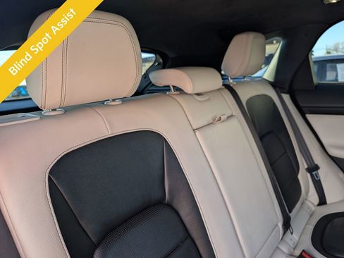 Used 2019 Jaguar F-PACE R-Sport image 17