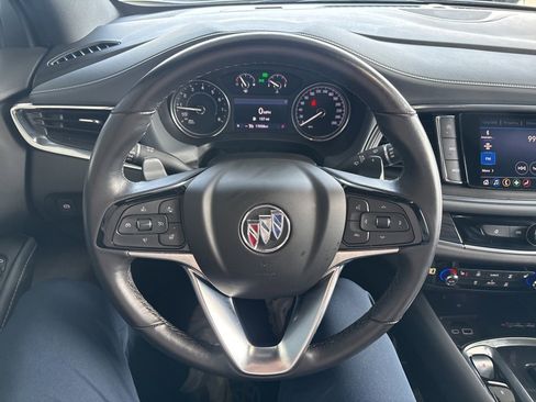 Used 2022 Buick Enclave Essence image 10