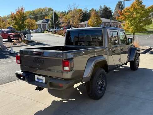 New 2025 Jeep Gladiator Sport image 8