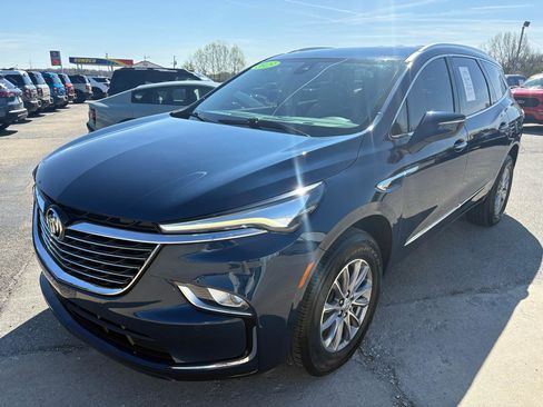 Used 2023 Buick Enclave Essence image 7