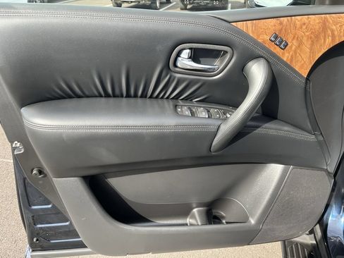 Used 2024 Nissan Armada SL w/ Captain's Chairs Package AWD/4WD image 13