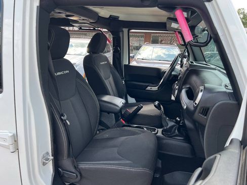 Used 2018 Jeep Wrangler Unlimited Rubicon w/ Max Tow Package AWD/4WD image 17