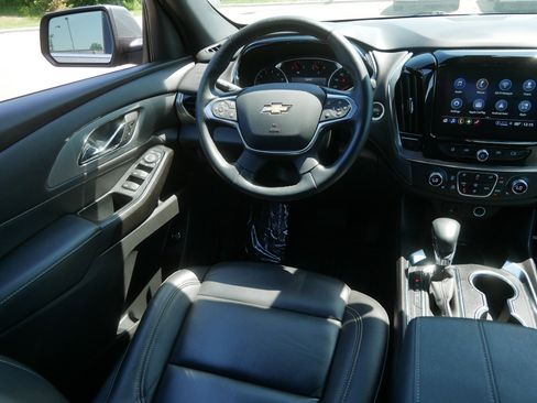 Used 2023 Chevrolet Traverse LT AWD/4WD image 9