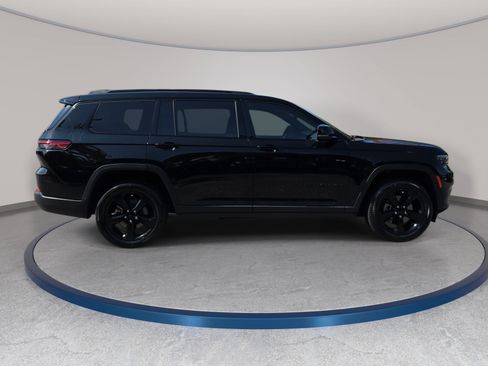 Certified 2023 Jeep Grand Cherokee L Limited w/ Black Appearance Package RWD image 4