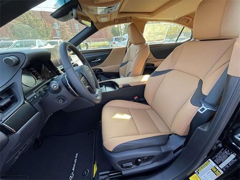 New 2025 Lexus ES 300h w/ Premium Package image 2
