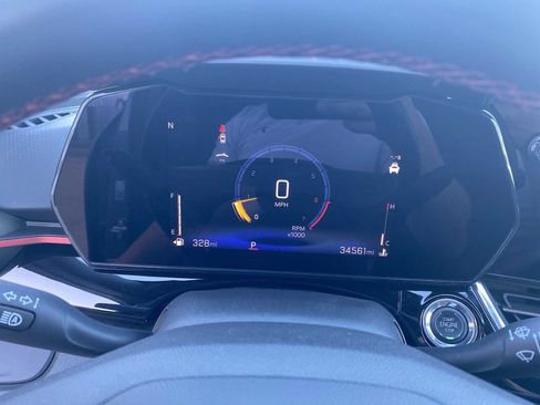 Used 2024 Chevrolet Trax RS w/ Sunroof Package image 11