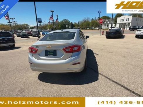 Certified 2017 Chevrolet Cruze LT w/ Convenience Package FWD image 7