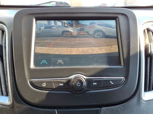 Used 2017 Chevrolet Malibu LT FWD image 16