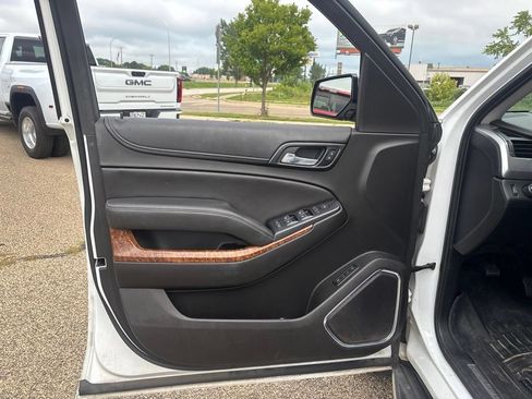 Used 2018 Chevrolet Suburban Premier AWD/4WD image 19