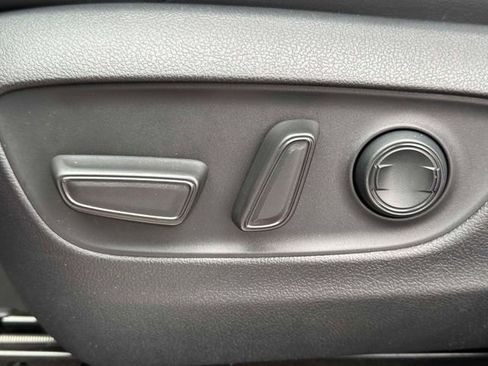 Certified 2023 Toyota Venza Nightshade AWD/4WD image 18