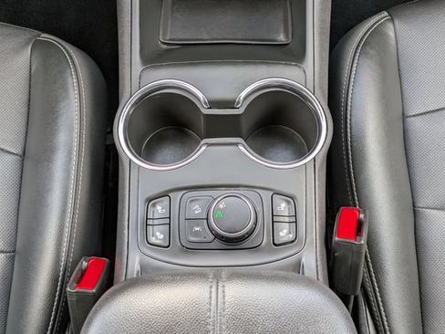 Used 2022 GMC Terrain SLT w/ Infotainment Package II FWD image 18