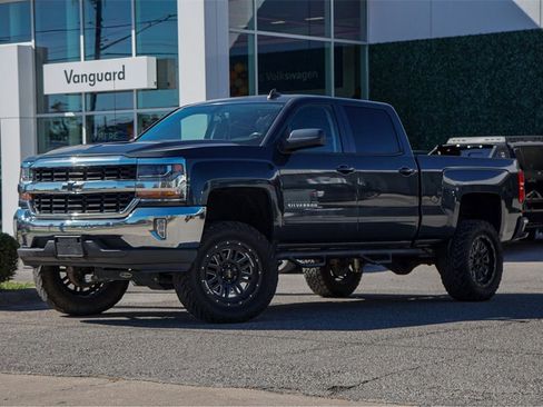Used 2018 Chevrolet Silverado 1500 LT w/ All Star Edition image 28