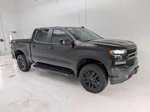 Used 2021 Chevrolet Silverado 1500 LT Trail Boss w/ Convenience Package II image 3