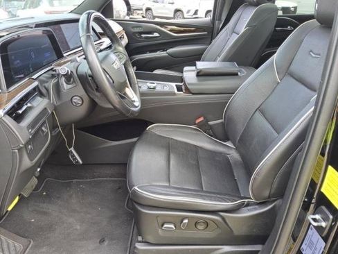 Used 2022 Cadillac Escalade Premium Luxury image 4